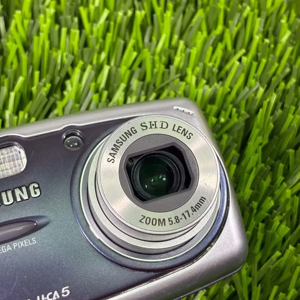 Samsung Digimax U-CA5 5.0 Megapixel Digital Camera with Kastar Battery, Charger,